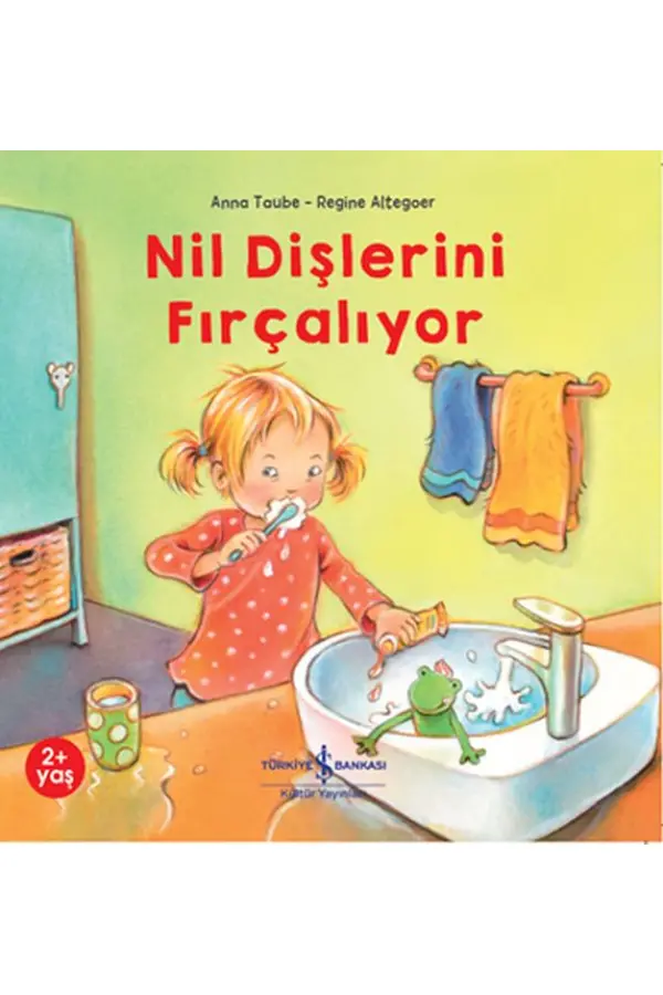 Nil Dişlerini Fırçalıyor Nil Dişlerini Fırçalıyor