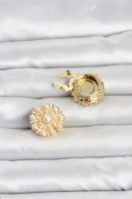 Vintage Model Gold Renk Düğme veya Manşet Broşu Vintage Model Gold Renk Düğme veya Manşet Broşu