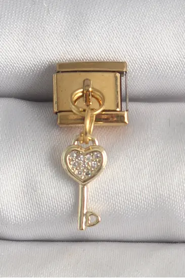 316L Çelik Gold Renk Sallantı Zirkon Taşlı Kalpli Anahtar Model Nomination Charm 316L Çelik Gold Renk Sallantı Zirkon Taşlı Kalpli Anahtar Model Nomination Charm