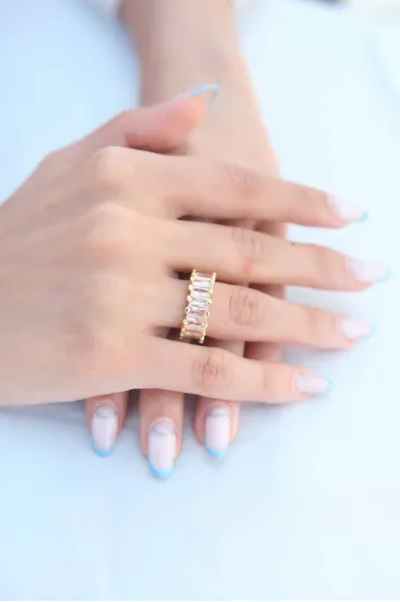 Zirkon Taşlı Baget Gold Renk Kadın Yüzük Zirkon Taşlı Baget Gold Renk Kadın Yüzük