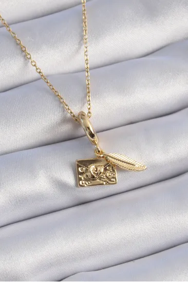 316L Çelik Gold Renk Kalp Detay Mektup Figür Charm Model Kadın Kolye