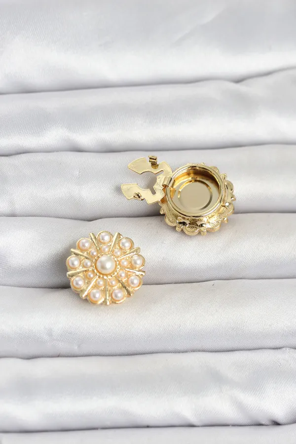 Vintage Model Gold Renk Düğme veya Manşet Broşu Vintage Model Gold Renk Düğme veya Manşet Broşu