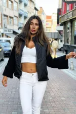 Siyah Dik Yaka Kolları Triko Cepleri Fermuarlı Şişme Mont Siyah Dik Yaka Kolları Triko Cepleri Fermuarlı Şişme Mont