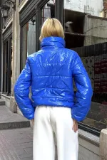 Saks Mavi Parlak Su İtici Dik Yaka Kısa Şişme Mont Saks Mavi Parlak Su İtici Dik Yaka Kısa Şişme Mont