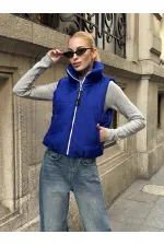 Saks Mavi Sırtı Taş İşlemeli Dik Yaka Kısa Şişme Yelek Saks Mavi Sırtı Taş İşlemeli Dik Yaka Kısa Şişme Yelek