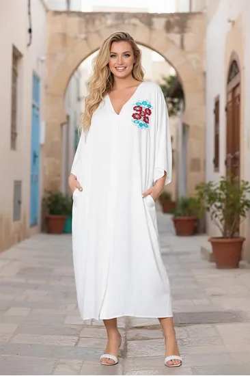 Beyaz V Yaka Sırtı Ve Göğsü Çiçek Nakışlı Cepli Oversize Uzun Gömlek Elbise Beyaz V Yaka Sırtı Ve Göğsü Çiçek Nakışlı Cepli Oversize Uzun Gömlek Elbise