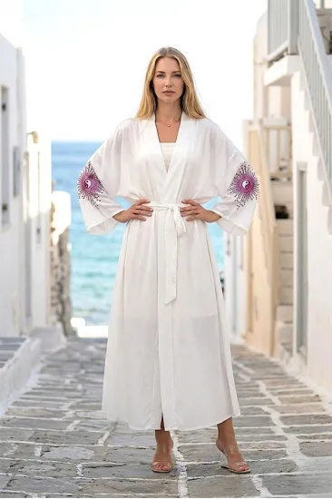 Beyaz Sırtı Ve Kolları Nakışlı Püsküllü Uzun Kimono Beyaz Sırtı Ve Kolları Nakışlı Püsküllü Uzun Kimono