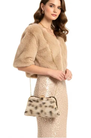 Bej Suni Kürk Zincirli El Ve Omuz Clutch Portföy Çanta Bej Suni Kürk Zincirli El Ve Omuz Clutch Portföy Çanta