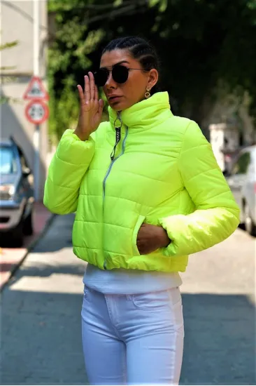 Neon Yeşil Dik Yaka Su Geçirmez Kısa Şişme Mont Neon Yeşil Dik Yaka Su Geçirmez Kısa Şişme Mont