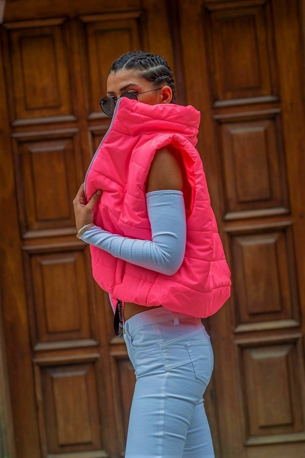 Pembe Dik Yaka Beli Lastikli Cepli Kısa Şişme Yelek Pembe Dik Yaka Beli Lastikli Cepli Kısa Şişme Yelek