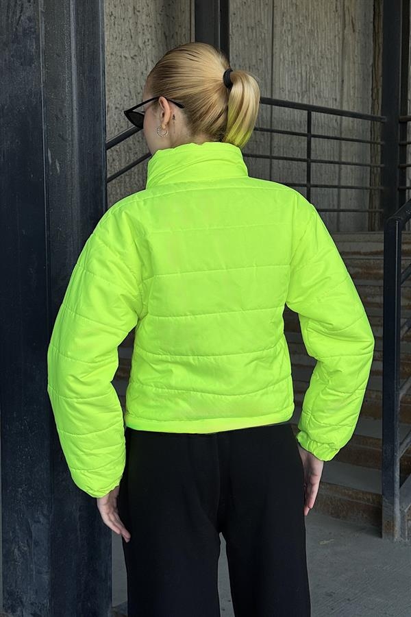 Neon Yeşil Dik Yaka Çıtçıtlı Fermuarlı Kısa Şişme Mont Neon Yeşil Dik Yaka Çıtçıtlı Fermuarlı Kısa Şişme Mont
