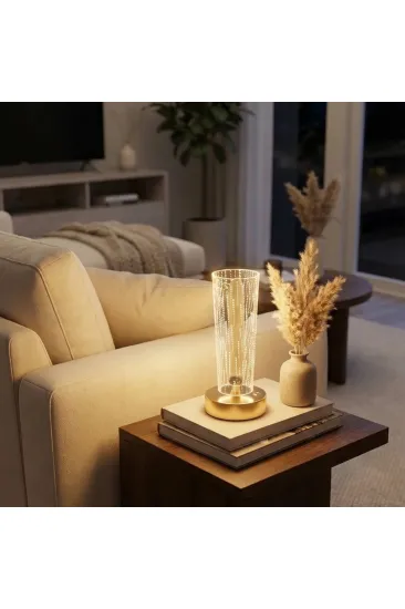 Silindirik Kristal Nokta Model LED Masa Lambası – Gold Tabanlı, Dokunmatik, 3 Renk Işık Modlu, Şarjlı Modern Dekoratif Gece Lambası (5637) Silindirik Kristal Nokta Model LED Masa Lambası – Gold Tabanlı, Dokunmatik, 3 Renk Işık Modlu, Şarjlı Modern Dekoratif Gece Lambası (5637)