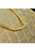 Gold Geometrik Desenli Orta Boy Karton Hediye Çantası Gold Geometrik Desenli Orta Boy Karton Hediye Çantası