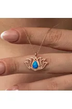 Gümüş Opal Taşlı Rose Lotus Çiçeği Kolye Gümüş Opal Taşlı Rose Lotus Çiçeği Kolye