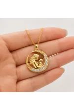 Gümüş Hilal İçinde Anne Bebek Figürlü Gold Kolye Gümüş Hilal İçinde Anne Bebek Figürlü Gold Kolye