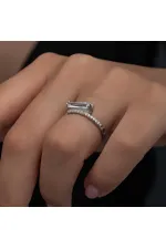 Gümüş Baget Taşlı Kadın Yüzük Gümüş Baget Taşlı Kadın Yüzük
