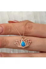 Gümüş Opal Taşlı Rose Lotus Çiçeği Kolye Gümüş Opal Taşlı Rose Lotus Çiçeği Kolye