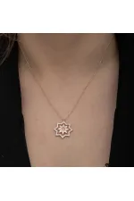 Gümüş Yıldız Çiçek Motifli Rose Bayan Kolye Gümüş Yıldız Çiçek Motifli Rose Bayan Kolye