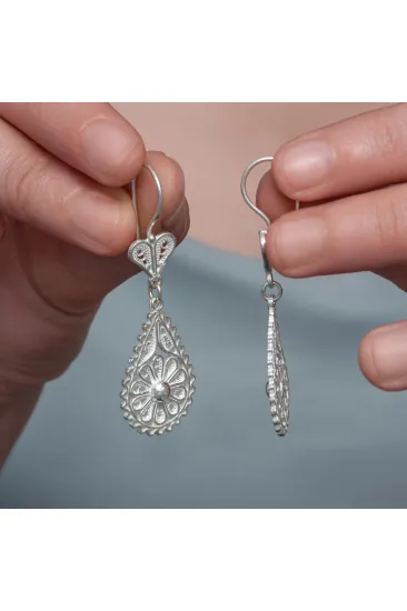 Gümüş Damla Papatya Telkari Kadın Küpe Gümüş Damla Papatya Telkari Kadın Küpe