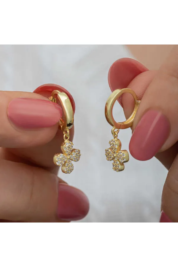Gümüş Gold Sallantılı Yonca Kadın Küpe Gümüş Gold Sallantılı Yonca Kadın Küpe