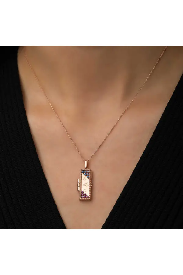 Gümüş Rose Kapaklı Kişiye Özel Kolye Gümüş Rose Kapaklı Kişiye Özel Kolye
