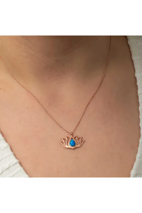 Gümüş Opal Taşlı Rose Lotus Çiçeği Kolye Gümüş Opal Taşlı Rose Lotus Çiçeği Kolye
