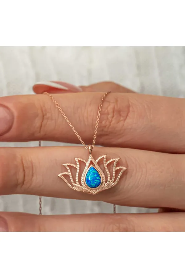 Gümüş Opal Taşlı Rose Lotus Çiçeği Kolye Gümüş Opal Taşlı Rose Lotus Çiçeği Kolye