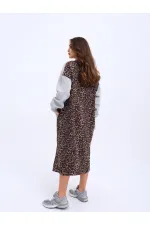 Kadın Arkası Leoparlı Yırtmaçlı Elbise Kadın Arkası Leoparlı Yırtmaçlı Elbise