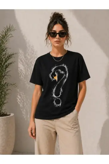 Kuğu Figürlü Soru İşareti Baskılı Tişört Kısa Kol T-Shirt - Siyah Kuğu Figürlü Soru İşareti Baskılı Tişört Kısa Kol T-Shirt - Siyah