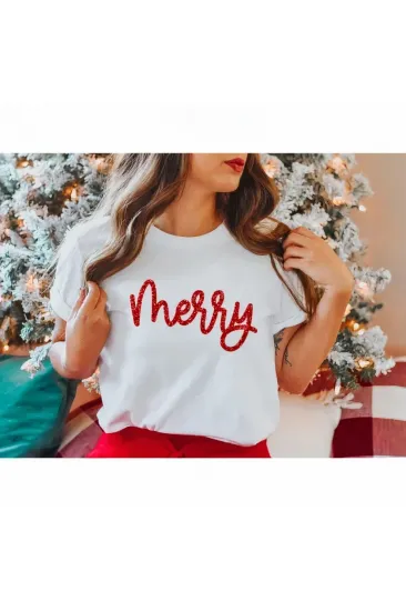 Yılbaşı Merry Christmas Baskılı Kısa Kollu Oversize Bisiklet Yaka T-shirt - Beyaz Yılbaşı Merry Christmas Baskılı Kısa Kollu Oversize Bisiklet Yaka T-shirt - Beyaz