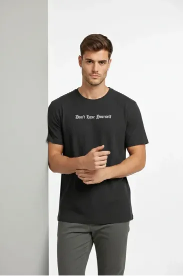 Erkek Wafıl Kumaş Tişört Regular Kalıp Bisiklet Yaka Baskılı Günlük Basic T-Shirt - Siyah Erkek Wafıl Kumaş Tişört Regular Kalıp Bisiklet Yaka Baskılı Günlük Basic T-Shirt - Siyah