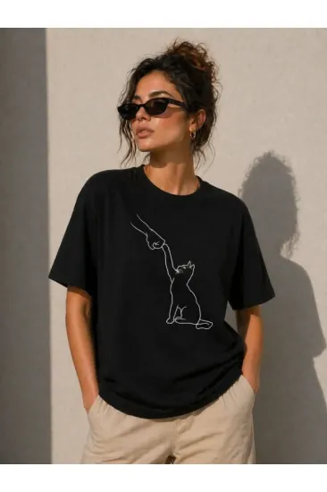 Minimal Kedi Çizim Baskılı Tişört Kısa Kol Yazlık T-Shirt - Siyah Minimal Kedi Çizim Baskılı Tişört Kısa Kol Yazlık T-Shirt - Siyah