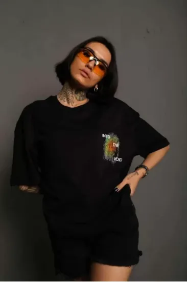 Unisex Bisiklet Yaka Baskılı Oversize T-Shirt - Siyah Unisex Bisiklet Yaka Baskılı Oversize T-Shirt - Siyah