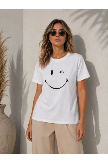 Minimal Gülümseyen Yüz Baskılı Tişört Kısa Kol Yazlık T-Shirt - Beyaz Minimal Gülümseyen Yüz Baskılı Tişört Kısa Kol Yazlık T-Shirt - Beyaz