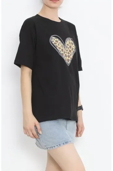 14 Şubat Sevgililer Günü Leopar Kalp Baskılı Oversize Bisiklet Yaka T-shirt - Siyah 14 Şubat Sevgililer Günü Leopar Kalp Baskılı Oversize Bisiklet Yaka T-shirt - Siyah