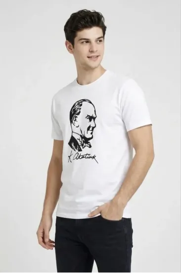 Erkek Atatürk Baskılı Tişört Kısa Kollu Bisiklet Yaka T-Shirt - Beyaz Erkek Atatürk Baskılı Tişört Kısa Kollu Bisiklet Yaka T-Shirt - Beyaz