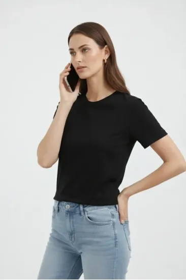 Bisiklet Yaka Tişört Regular Kalıp Basic Pamuklu Günlük Kullanım T-shirt - Siyah Bisiklet Yaka Tişört Regular Kalıp Basic Pamuklu Günlük Kullanım T-shirt - Siyah