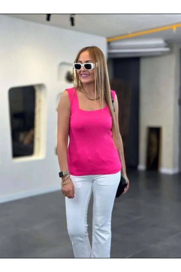 Kadın Kare Yaka Kalın Askılı Beyaz Triko Bluz Kadın Kare Yaka Kalın Askılı Beyaz Triko Bluz