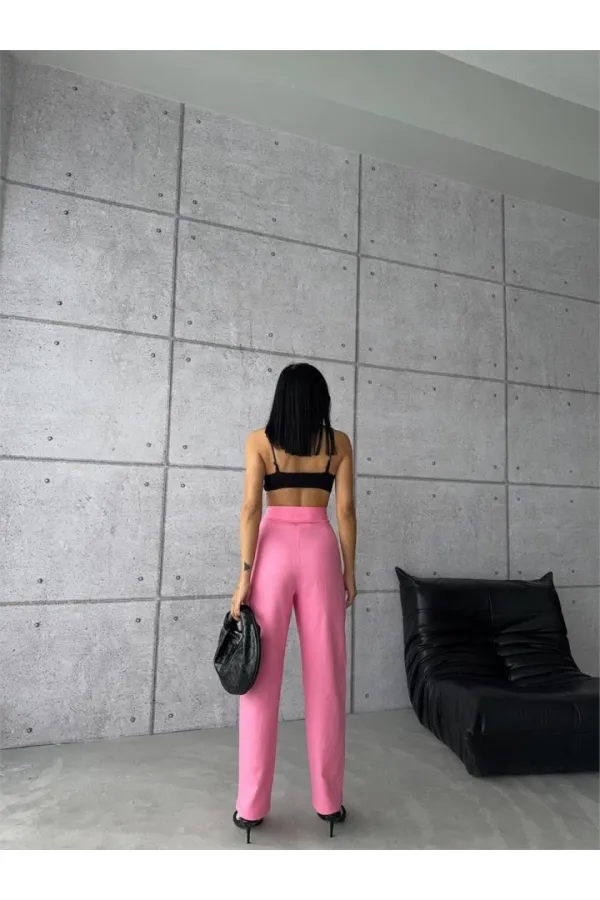 PANTOLON KAPALI CEP 3 DÜĞME DETAYLI - Pembe PANTOLON KAPALI CEP 3 DÜĞME DETAYLI - Pembe