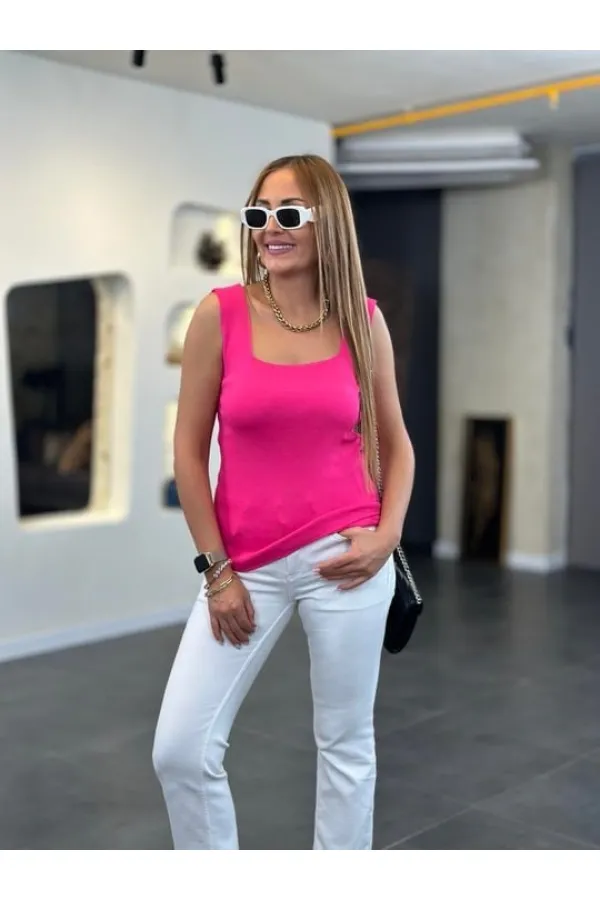 Kadın Kare Yaka Kalın Askılı Beyaz Triko Bluz Kadın Kare Yaka Kalın Askılı Beyaz Triko Bluz