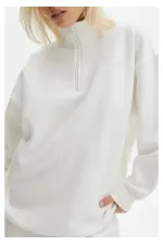 Kadın 3 İplik Pamuklu Oversize Yarım Fermuarlı Yakalı Basic Sweatshirt - Beyaz Kadın 3 İplik Pamuklu Oversize Yarım Fermuarlı Yakalı Basic Sweatshirt - Beyaz