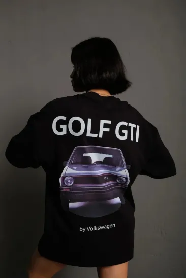 Kadın Oversize Tişört Golf GTI Retro Araba Baskılı T-shirt- Siyah Kadın Oversize Tişört Golf GTI Retro Araba Baskılı T-shirt- Siyah