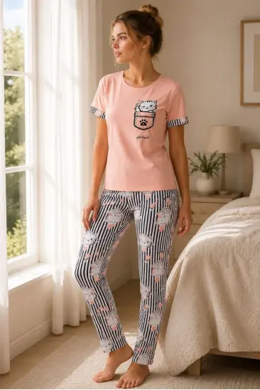 Kadın Pamuklu Penye Kedi Baskılı Kısa Kollu Bisiklet Yaka Çizgili Pijama Takımı - Pudra Kadın Pamuklu Penye Kedi Baskılı Kısa Kollu Bisiklet Yaka Çizgili Pijama Takımı - Pudra