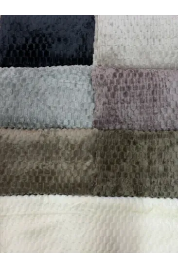 Kaymaz Tabanlı Kabartmalı Peluş Çok Amaçlı Örtü Kaymaz Tabanlı Kabartmalı Peluş Çok Amaçlı Örtü