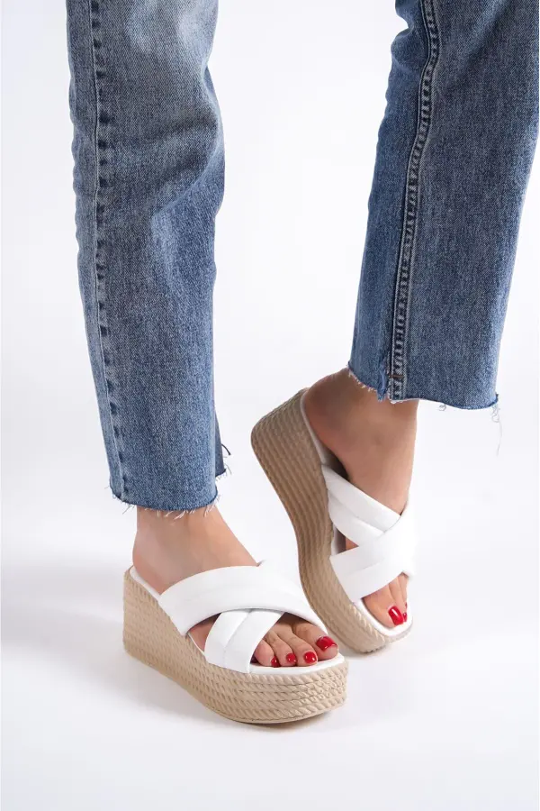 JOYMIX Dolgu Topuklu Ortopedik Taban Hasır Görünümlü Kadın Terlik CKT - Beyaz JOYMIX Dolgu Topuklu Ortopedik Taban Hasır Görünümlü Kadın Terlik CKT - Beyaz